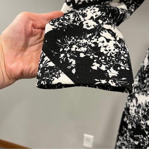 Scoop neck long sleeve floral knee length dress - Picture 4 of 13